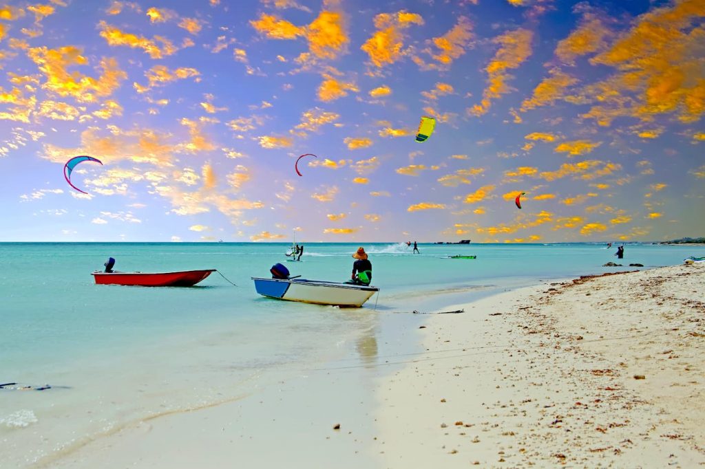 Arashi Beach, Kitesurfe e Cassinos